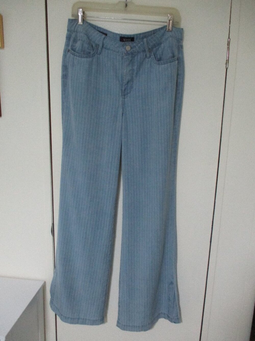 NYDJ lite blue white stripe flowing wide leg jeans 8